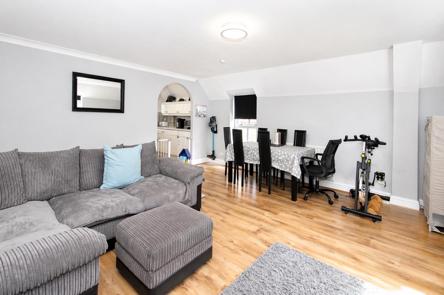 2 bed property in 6 Kempton Lodge, Wallington